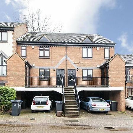 Lovely 2 Bedroom Flat With Free Parking New Southgate Extérieur photo