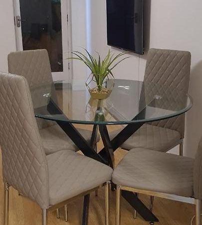 Lovely 2 Bedroom Flat With Free Parking New Southgate Extérieur photo