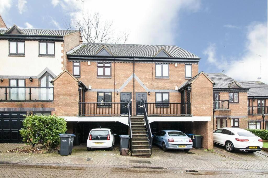 Lovely 2 Bedroom Flat With Free Parking New Southgate Extérieur photo