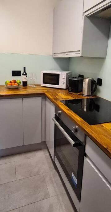 Lovely 2 Bedroom Flat With Free Parking New Southgate Extérieur photo
