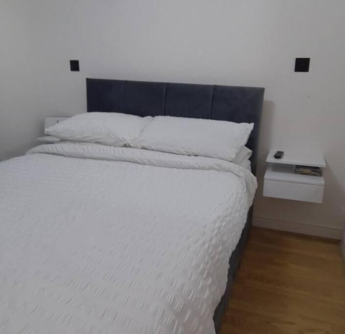Lovely 2 Bedroom Flat With Free Parking New Southgate Extérieur photo