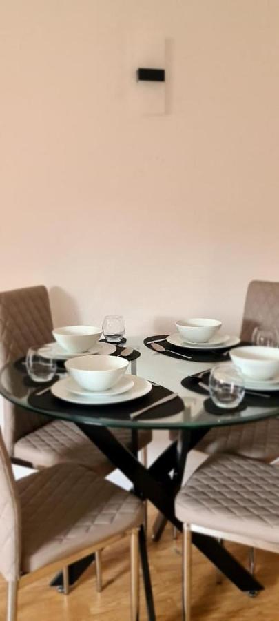 Lovely 2 Bedroom Flat With Free Parking New Southgate Extérieur photo