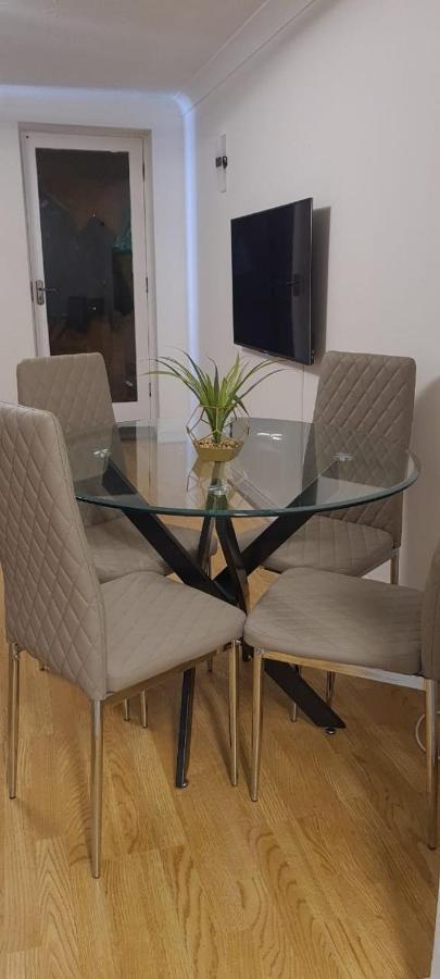 Lovely 2 Bedroom Flat With Free Parking New Southgate Extérieur photo
